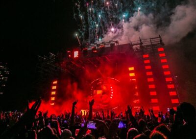 Light show and incredible red visuals at a concert