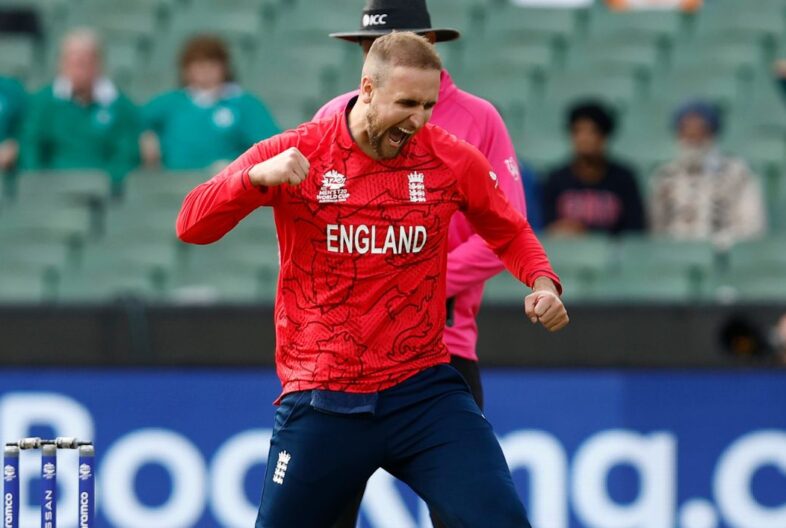 England Cricket celebrating a wicket