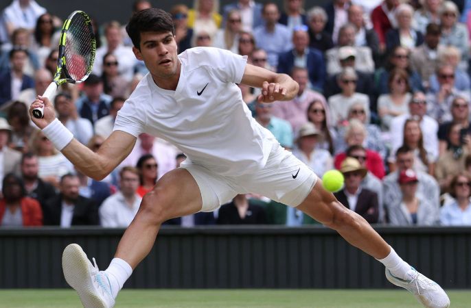 Alcaraz playing tennis